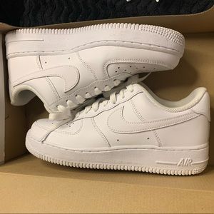 WMNS AIR FORCE 1 ‘07 (WHITE)